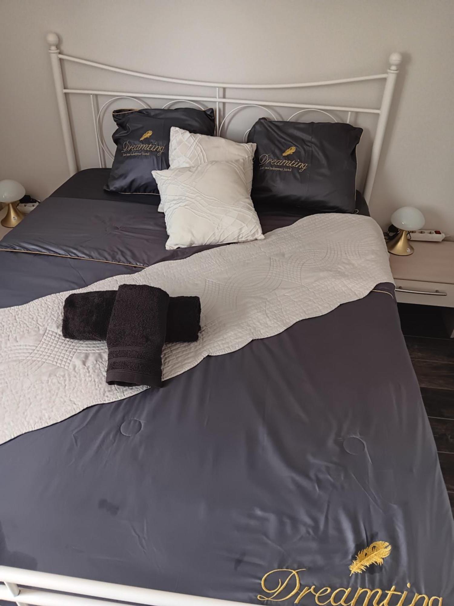 Chambre Privee Dans Une Maison Familiale Charmes  Exterior foto